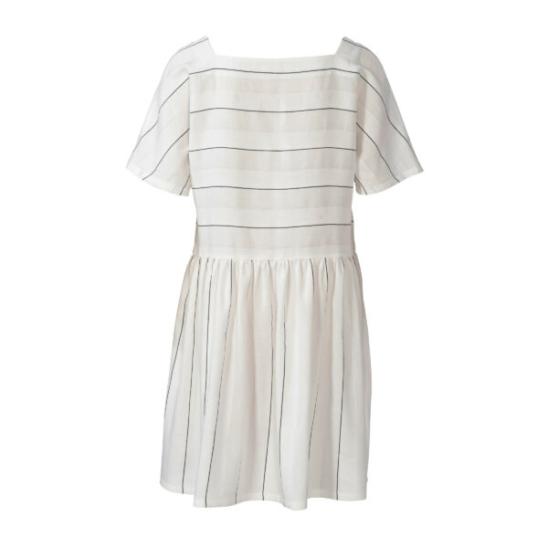 Burda Style Schnittmuster Nr. 6117 - Shirt und Kleider mit Carrée-Ausschnitt – Bild 10
