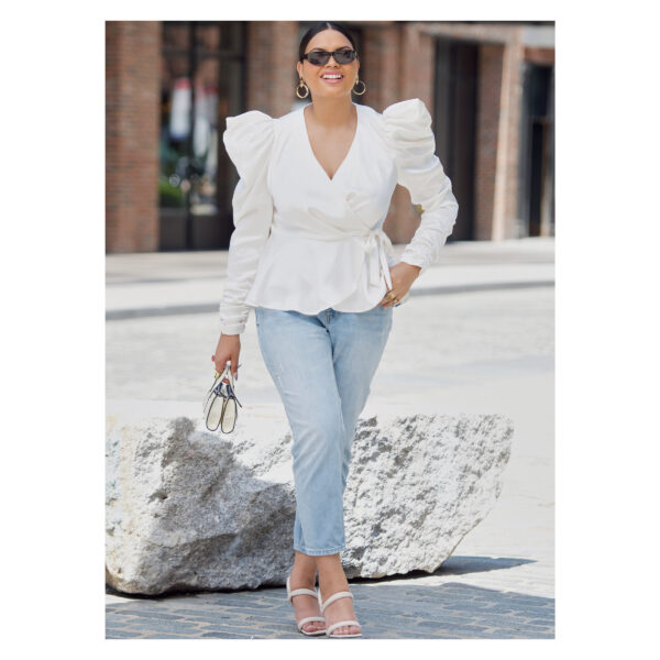 McCalls Schnittmuster M8146 - Schößchen-Wrap-Top mit Wasserfall-Ärmeln – Bild 3