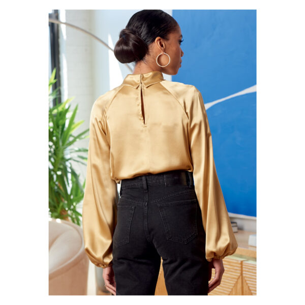 McCalls Schnittmuster M8147 - Bluse mit Raglanärmeln & Hals-Variationen – Bild 3