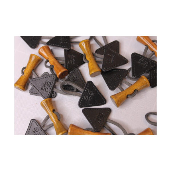 1 Set Knebelverschluß - Knebelknopf, Holzknopf mit Lederimitat - für Kinderkleidung - Schwarz/ Grau