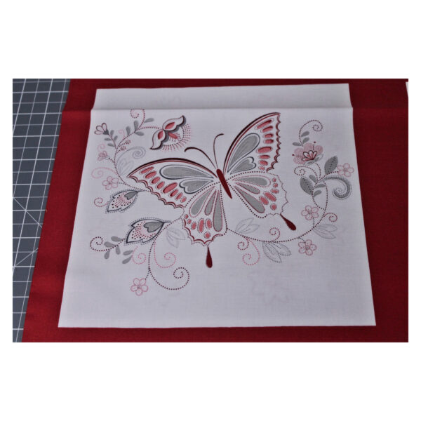 13.80 EURO/ m - Patchworkstoff, Scarlet Stitches, Schmetterlinge, Blumen, Panel 61 cm, rot/weiß – Bild 4