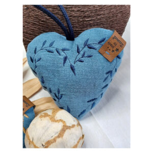 entzückendes Dekoherz aus Musselin - mit Blumenranke - Anhänger - Geschenk - MU blau 3