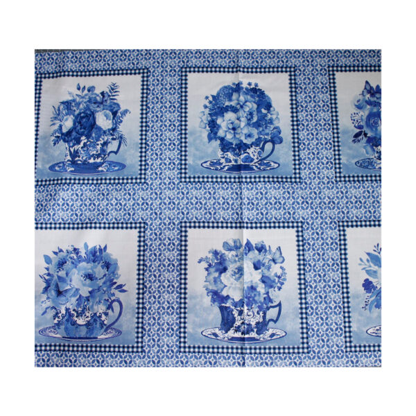 13.80 EUR/m - Baumwollstoff - Patchworkstoff - Blue Jubilee - Panel, Blumen in Tassen - Weiß / Blau
