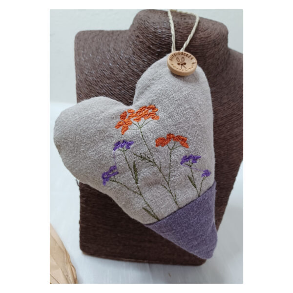 entzückendes Dekoherz aus Leinen - mit Blumen - Anhänger - Geschenk – Bild 2