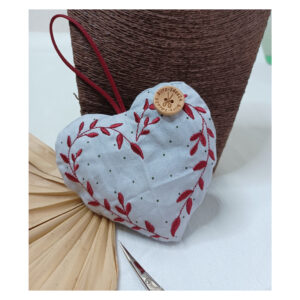 entzückendes Dekoherz aus Baumwollstoff gemustert - mit Blumenranke - Anhänger - Geschenk
