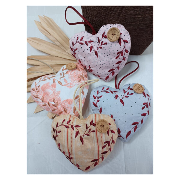 entzückendes Dekoherz aus Baumwollstoff gemustert - mit Blumenranke - Anhänger - Geschenk – Bild 3