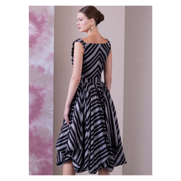 Vogue Schnittmuster - V1935 - Kleid mit Zipfelrock und Trägeroberteil – Bild 4