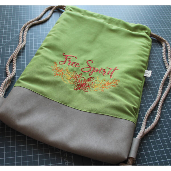 einzigartiger Rucksack - Turnbeutel - Wanderbeutel - bestickt - Free Spirit – Bild 2