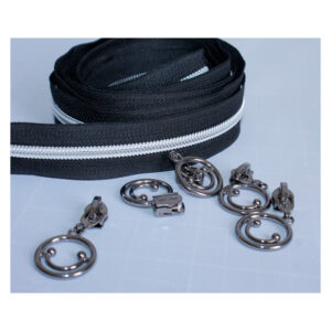 2.16EUR/m -  2,5m endlos Reißverschluss schwarz, metallisierte Zahnung, 5mm  + 4 Zipper Smiley altsilber