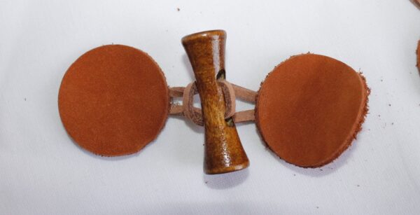 Knebelverschluß 1 Set, Knebelknopf, Holzknopf mit Echtleder, für Taschen, Braun/ Hellbraun – Bild 2