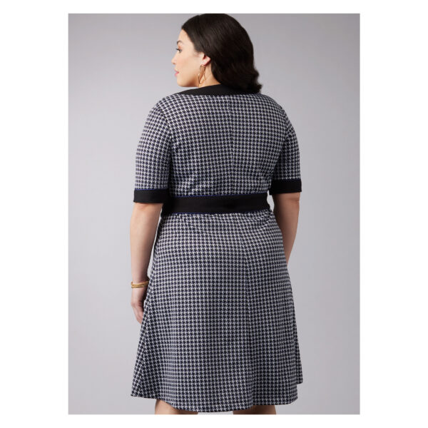 McCalls Schnittmuster M8435 -  Kleid mit Karree Ausschnitt und Knopfblende – Bild 6