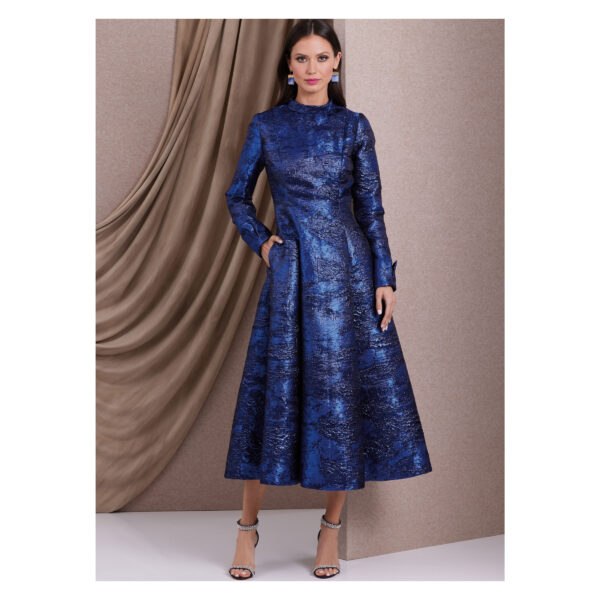 Vogue Schnittmuster V1983 - Kleid mit schön fallendem Glockenrock – Bild 3