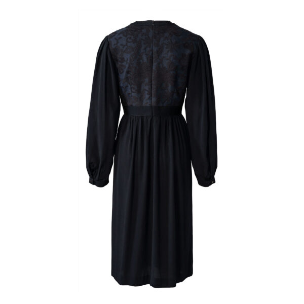 Burda Style Schnittmuster Nr. 5784 - Kleid - voluminöse Ärmel - Wickeloptik – Bild 4