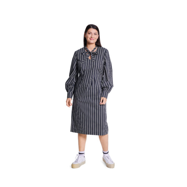 Burda Style Schnittmuster Nr. 5798 - Kleid - 2 Kragen- und Ärmelvarianten – Bild 5