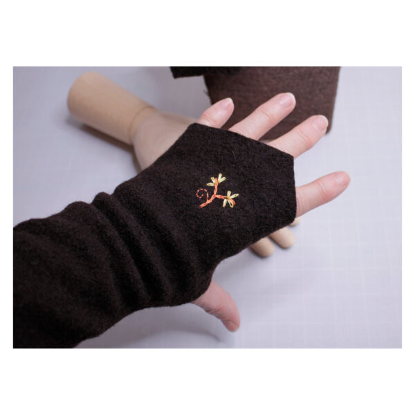 Braune Armstulpen - Walkloden - Biesen - bestickte Blütenranke - WLK-braun
