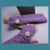 Violett farbene Armstulpen - Walkloden - Biesen + Holzknopf - WLK-lila - 07