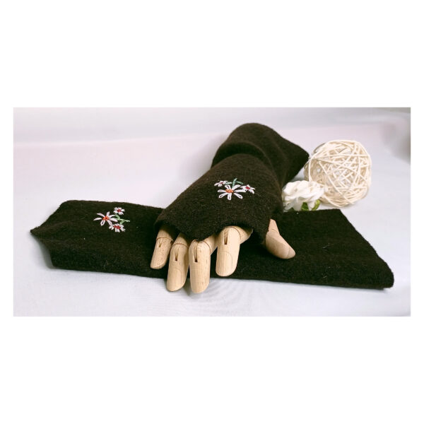 Braune Armstulpen - Walkloden - bestickte Blüten - weiß – Bild 5