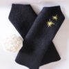 Schwarze Armstulpen - Walkloden - bestickte Sterne - Gelb – Bild 4