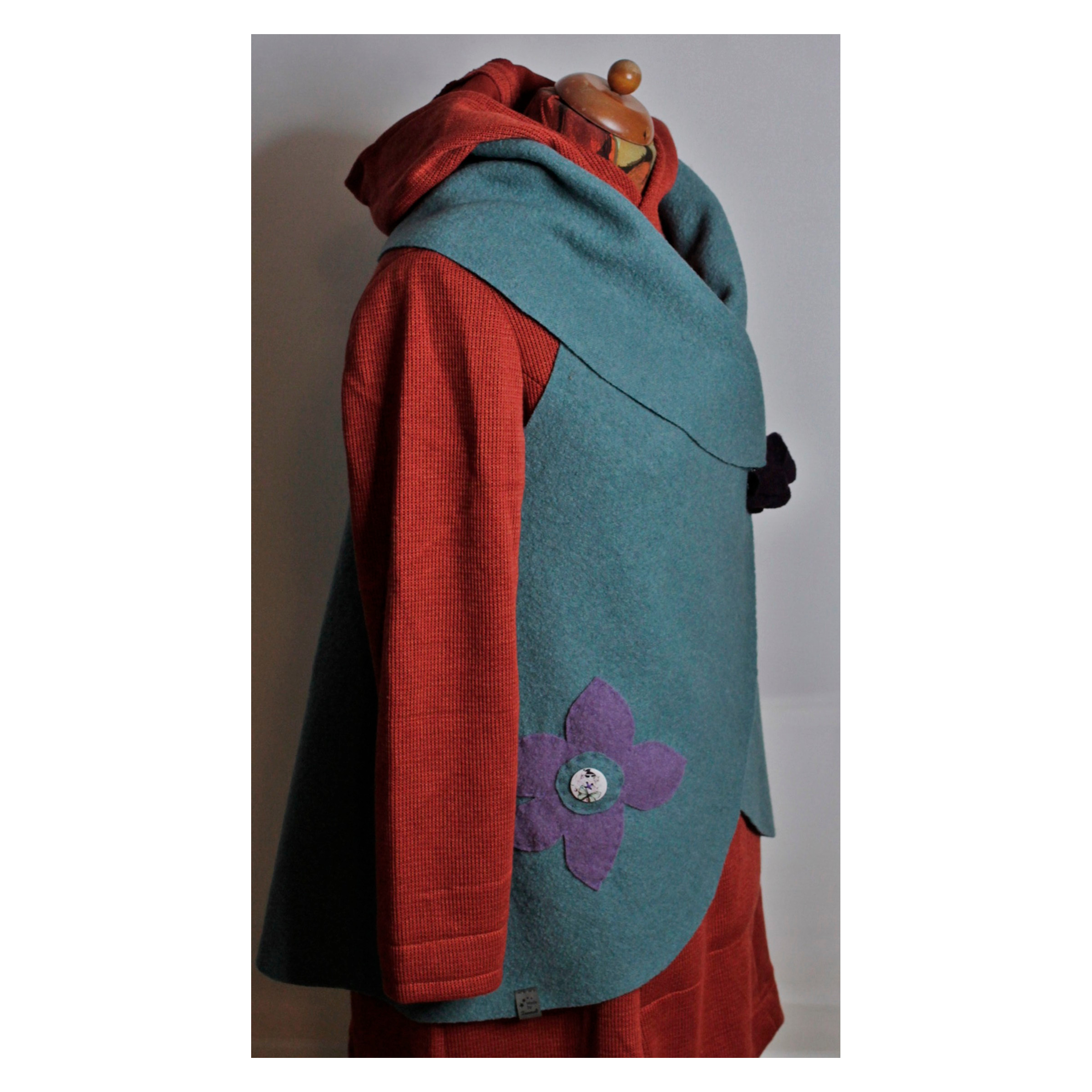 Oversize Weste - Walkloden - Wollweste - mit Applikation - helles Petrol/ Lila – Bild 5