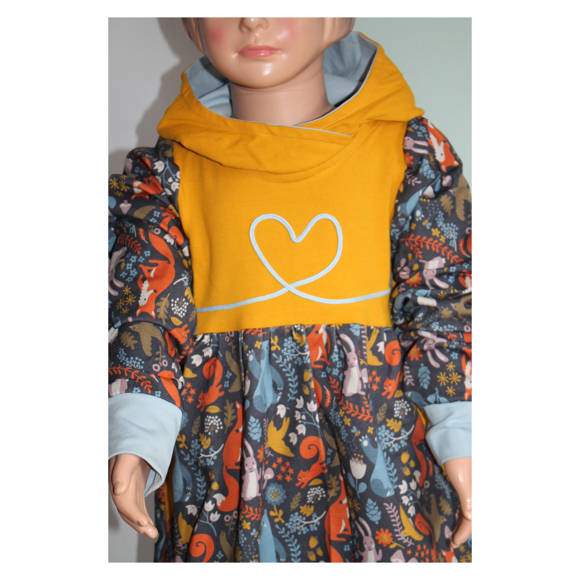 Ballonkleid Mädchen Gr. 116 – Mitwachskleid mit Kapuze „Tiere im Wald“ – Handmade Kinderkleid – Bild 8