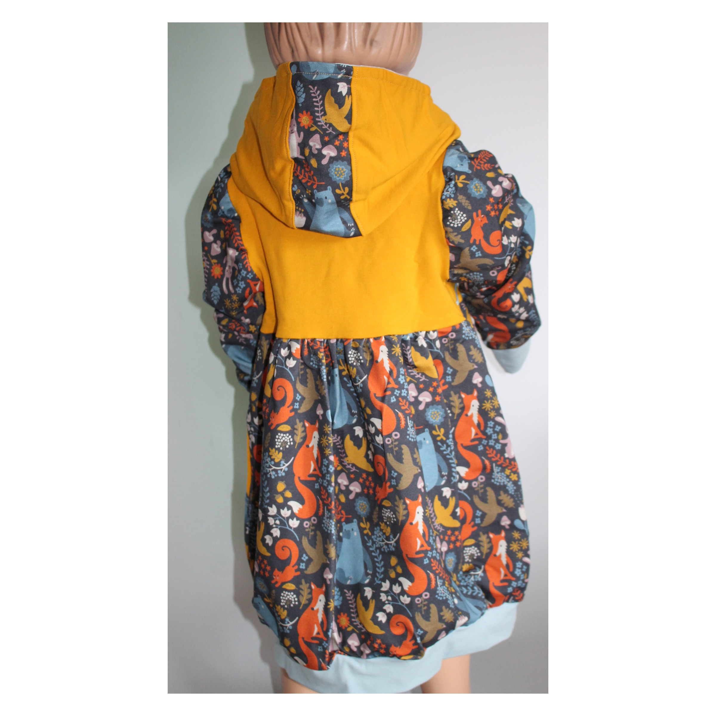 Ballonkleid Mädchen Gr. 116 – Mitwachskleid mit Kapuze „Tiere im Wald“ – Handmade Kinderkleid – Bild 10