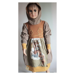 Ballonkleid Mädchen Gr. 116 – Mitwachskleid mit Kapuze „Kleiner Wanderer“ – Handmade Kapuzenkleid Kinder
