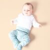 Burda Kids Schnittmuster Nr.9204 - Babyausstattung - Body - Hose - Hemd - Mütze – Bild 4