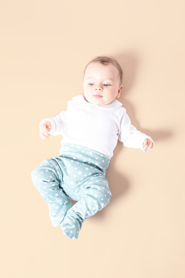 Burda Kids Schnittmuster Nr.9204 - Babyausstattung - Body - Hose - Hemd - Mütze – Bild 4