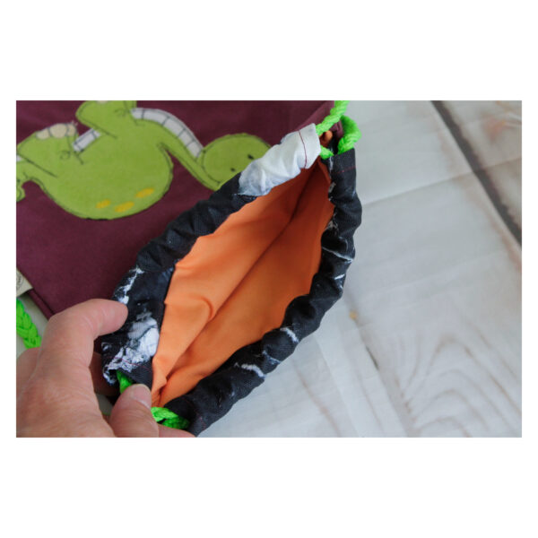 1 einzigartiger Kinderrucksack - Turnbeutel - Wanderbeutel - Dekostoff - Bordeaux - Dino – Bild 5