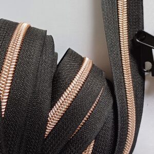 1.07EUR/m -  5 m endlos Reißverschluss schwarz, metallisierte Zahnung rosagold, 5mm  + 10 Zipper schwarz