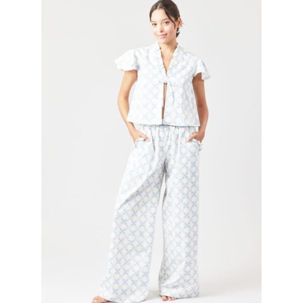 McCalls Schnittmuster M8563 - verspielte Bluse, Hose, Kombination für Damen – Bild 4