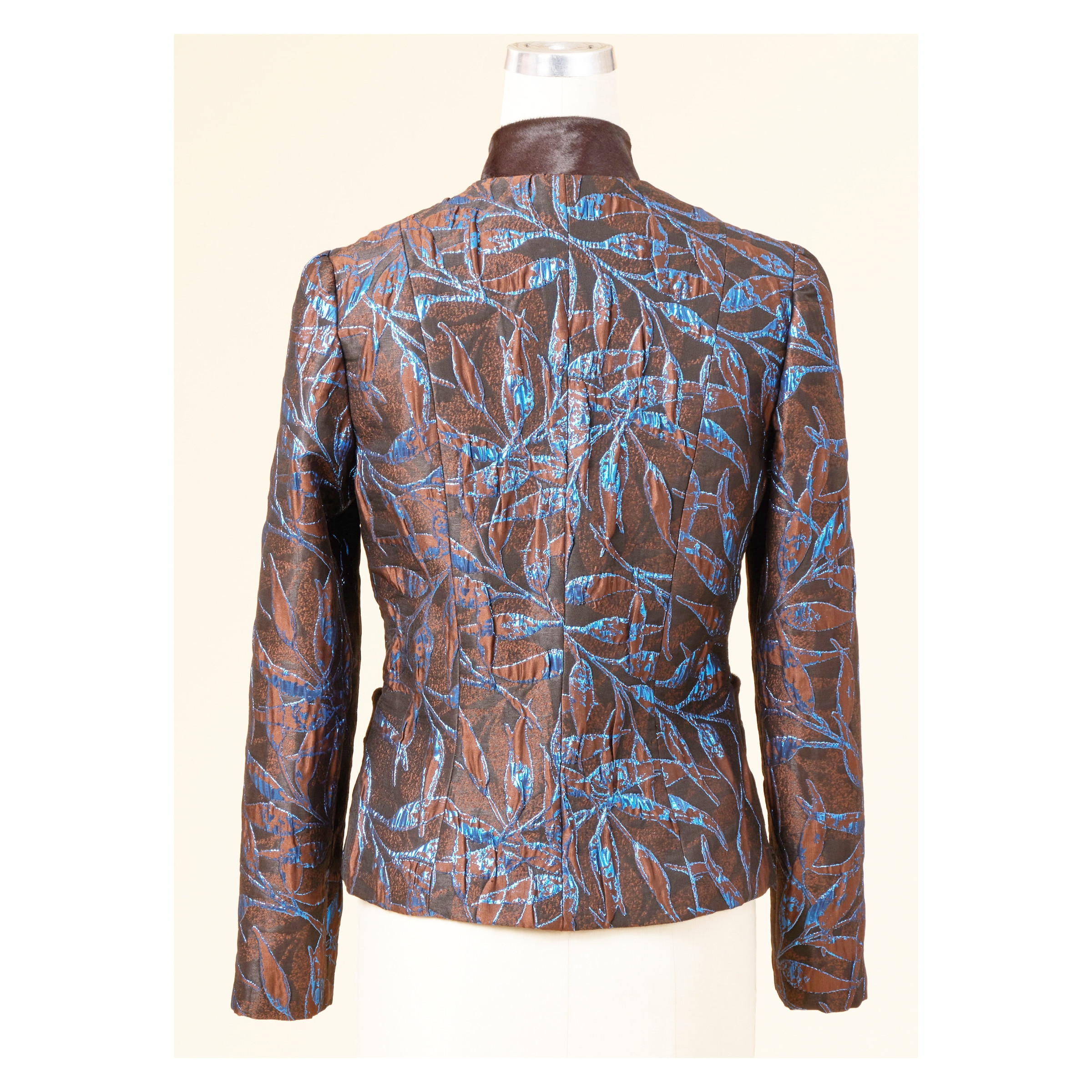 Vogue Schnittmuster V2135 - ausgefallenen Damenjacke mit Stehkragen – Bild 4