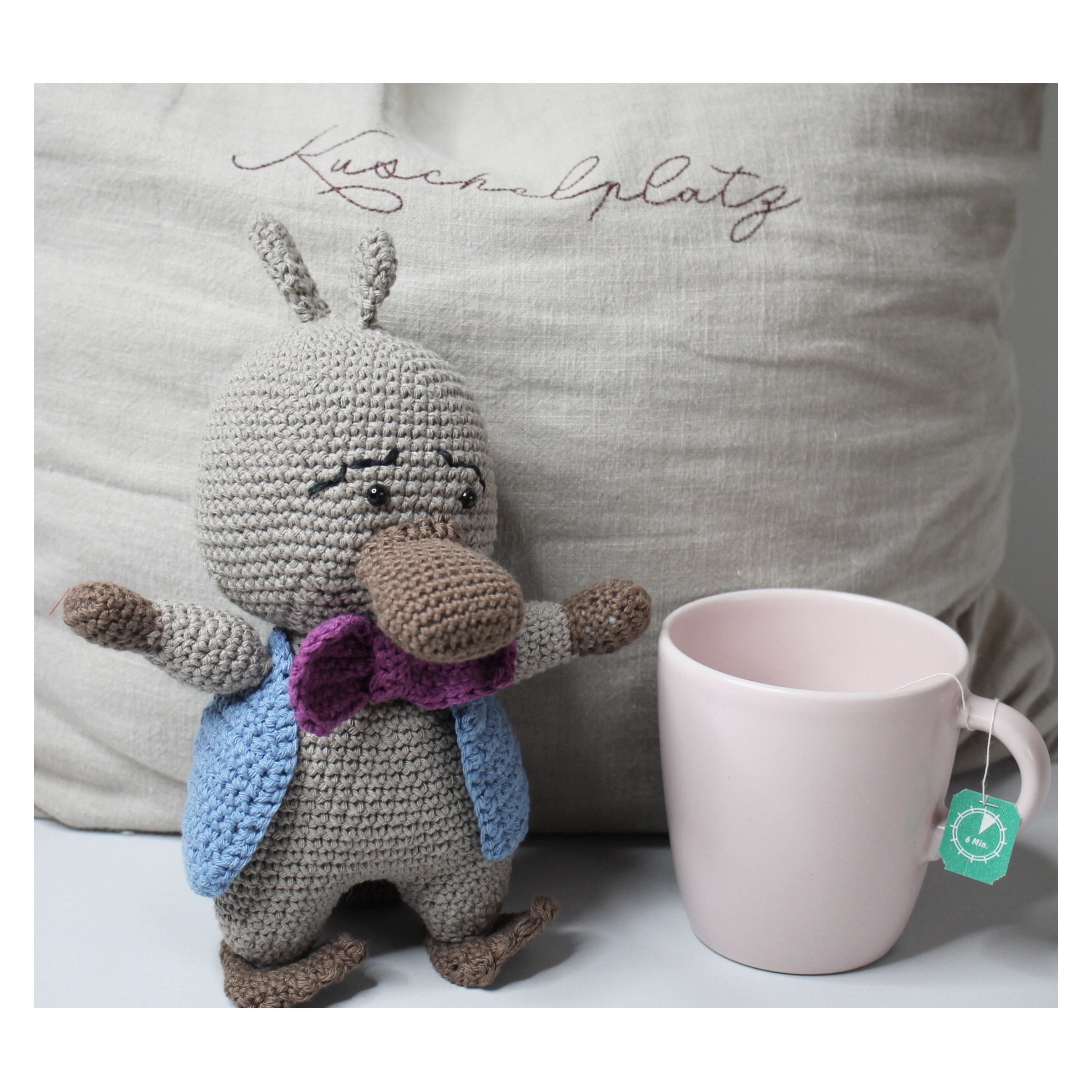 Schnabeltier Kuscheltier gehäkelt - Amigurumi Schnabeltier handmade - zur Geburt, Taufe oder zum Knuddeln – Bild 2