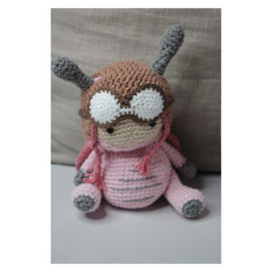 „Handgehäkeltes Amigurumi Käfer als weiches Kuscheltier – liebevoll gearbeitet, ideales Geschenk zur Geburt oder Taufe.“