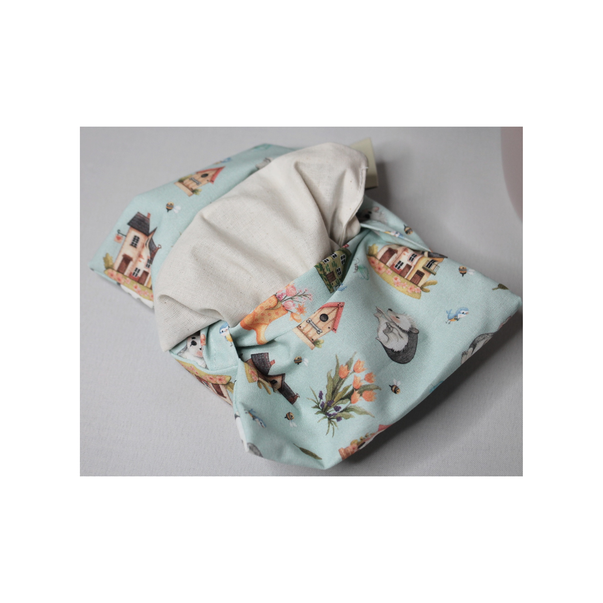 Alt-Text: „Kleines Körnerkissen in verschiedenen Stoffmustern – vielseitig als Handwärmer, Taschenwärmer, Babykissen oder Kühlkissen nutzbar.“