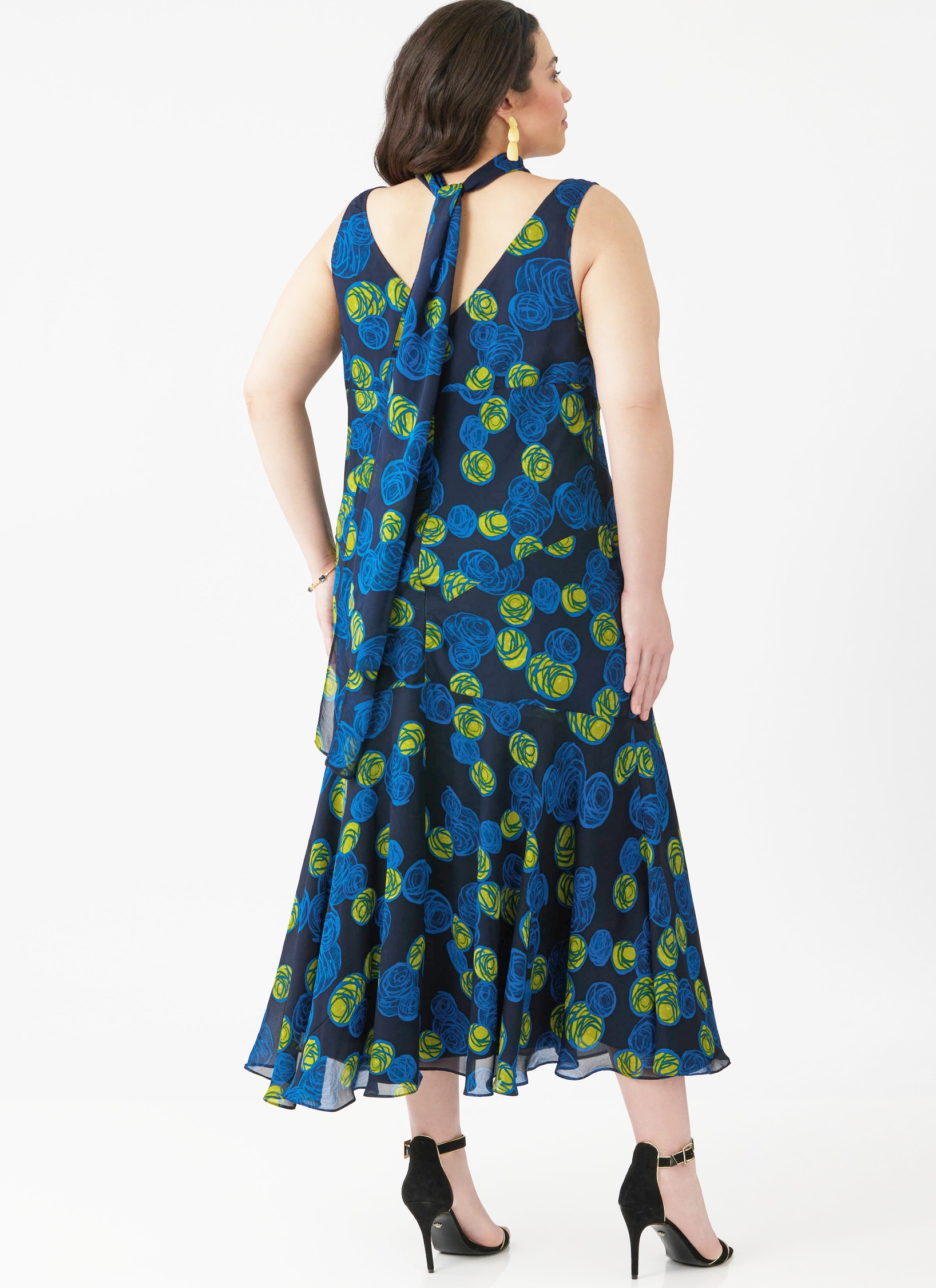 McCalls Schnittmuster M8654 - ärmelloses Kleid - Volant am Saum – Bild 4